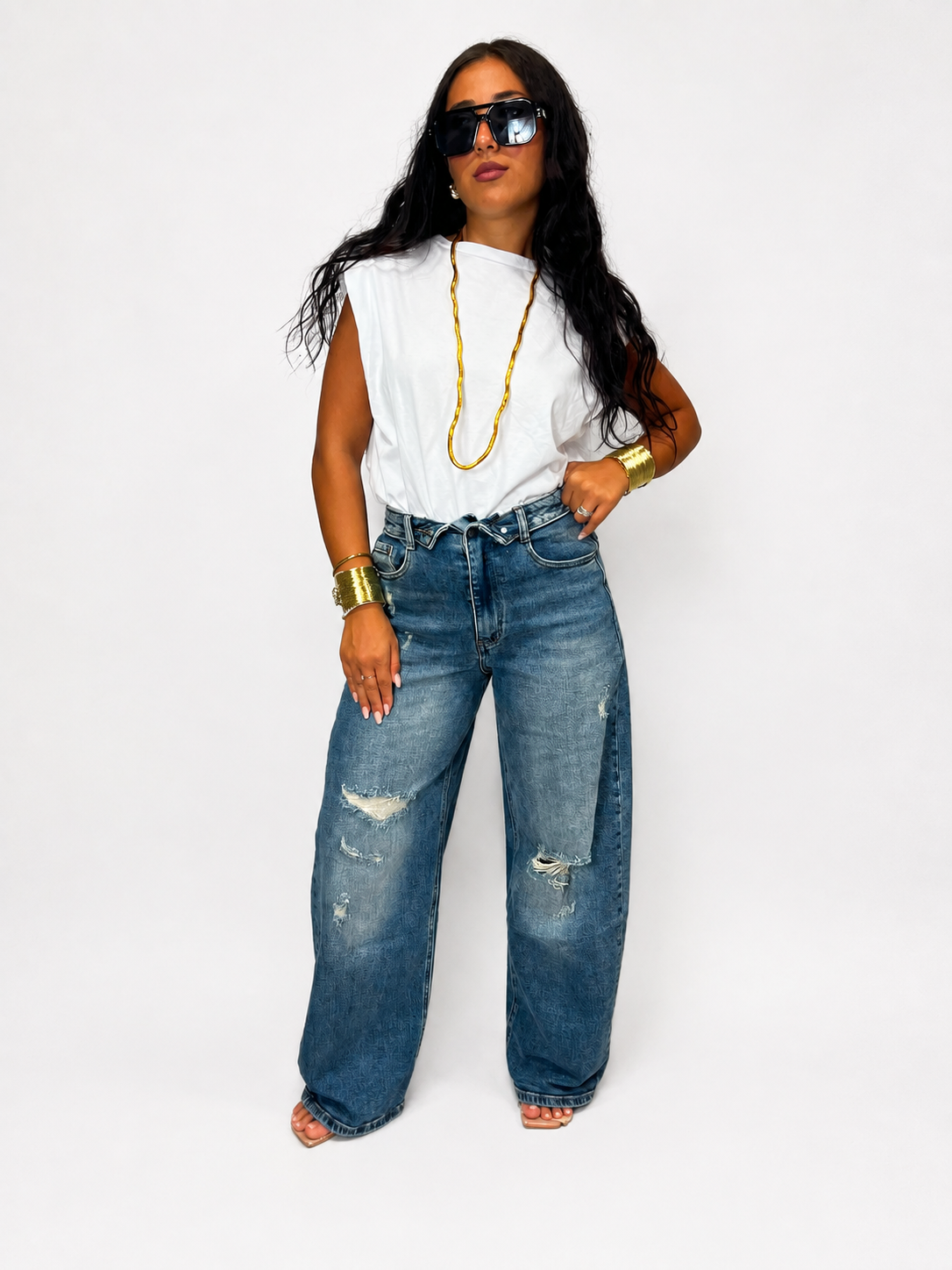 Jeans Con Risvoltino e Strappi