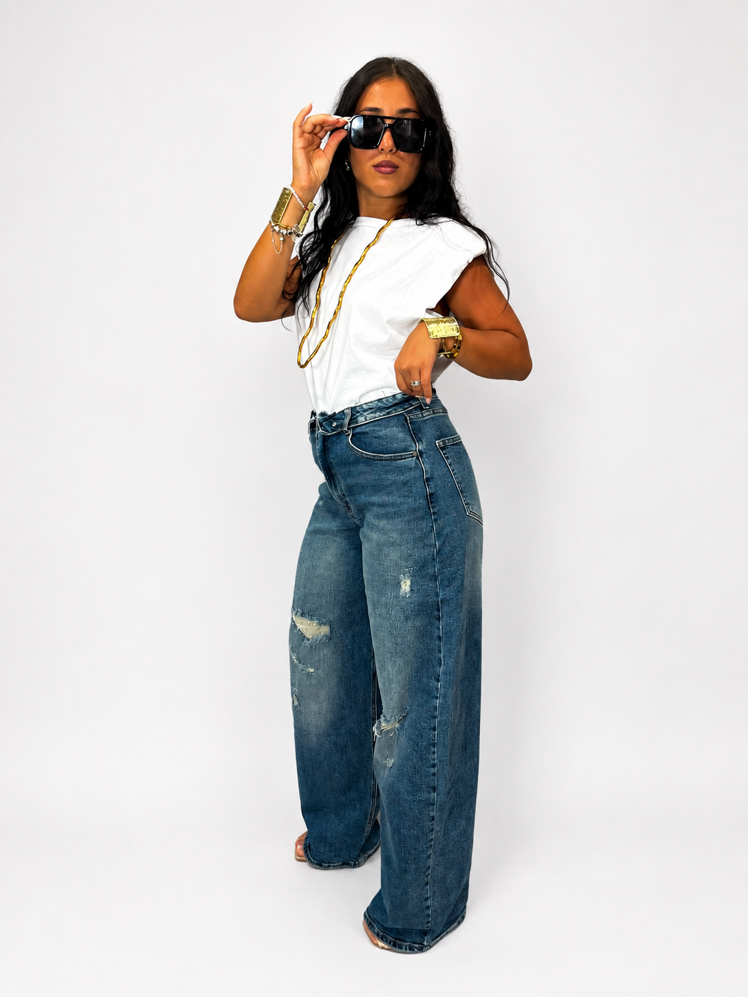Jeans Con Risvoltino e Strappi