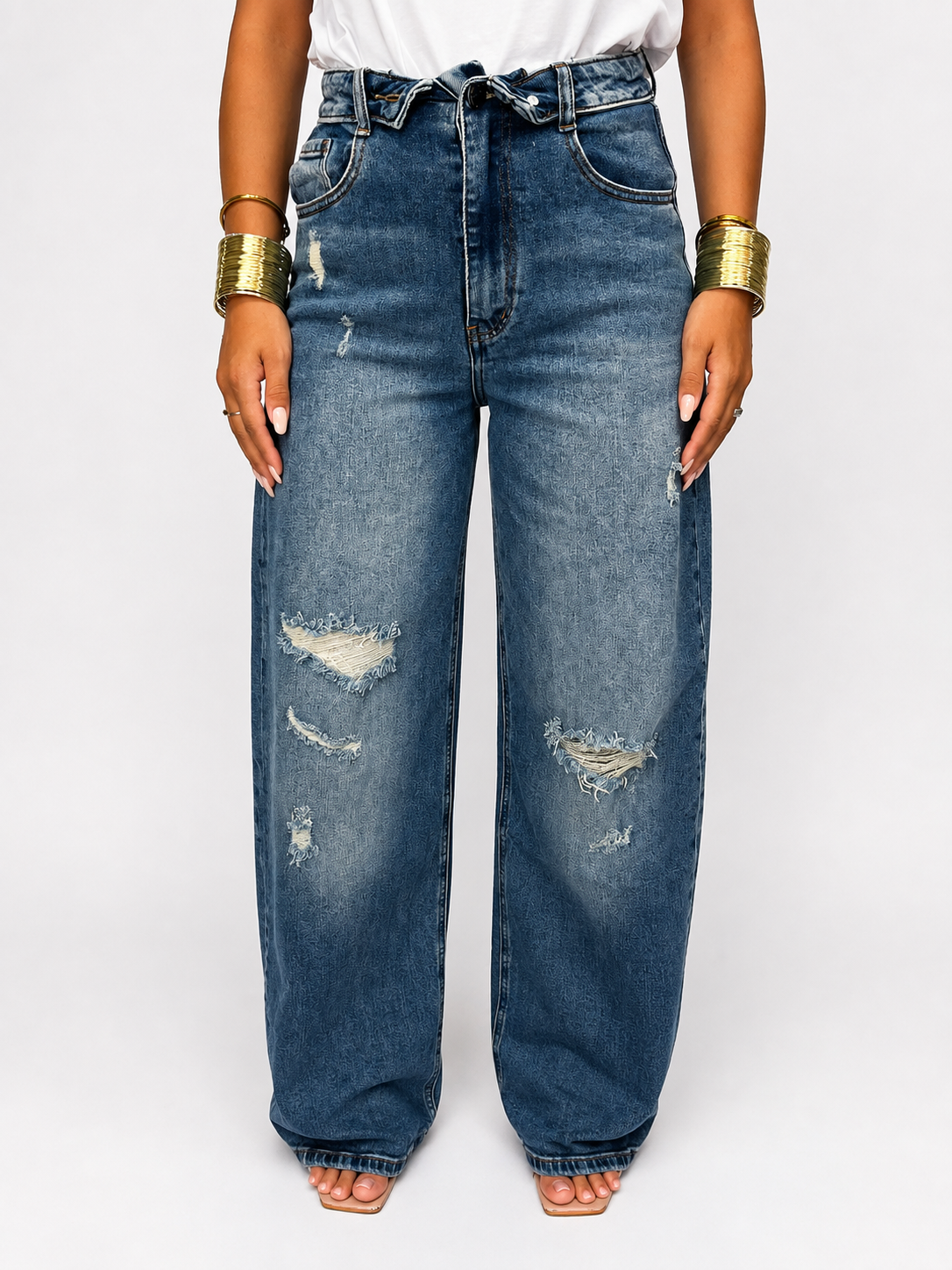 Jeans Con Risvoltino e Strappi
