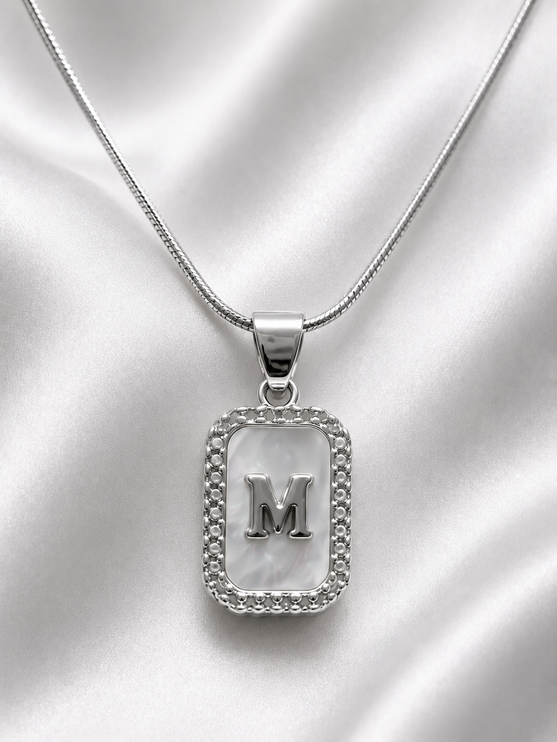 Collana Regolabile Con lettere brillantinate e boreali