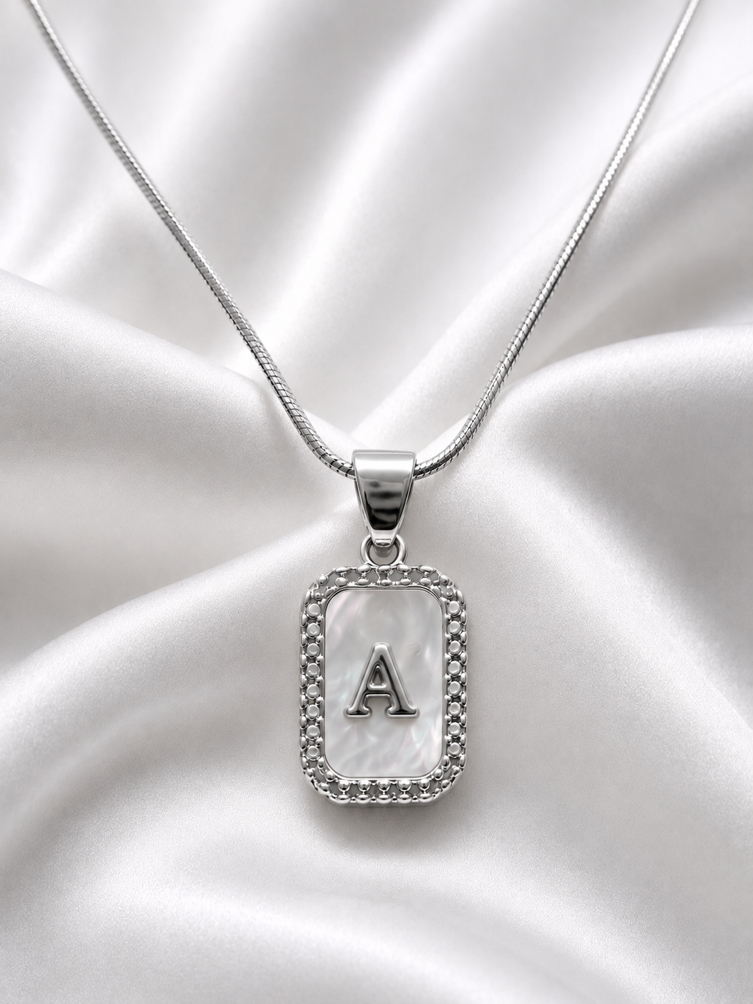 Collana Regolabile Con lettere brillantinate e boreali
