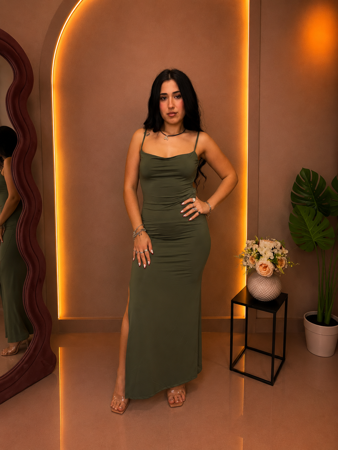 Abito Lungo Con Scollo Sul Retro e Drappeggi
