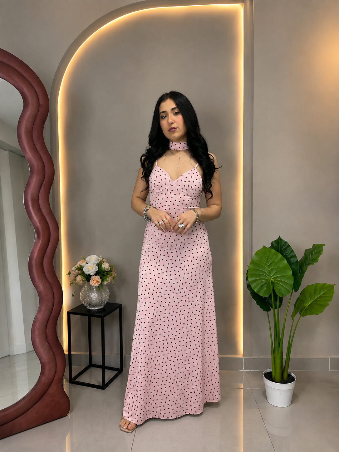 Abito Pois con Scollo Dietro la Schiena e Foulard