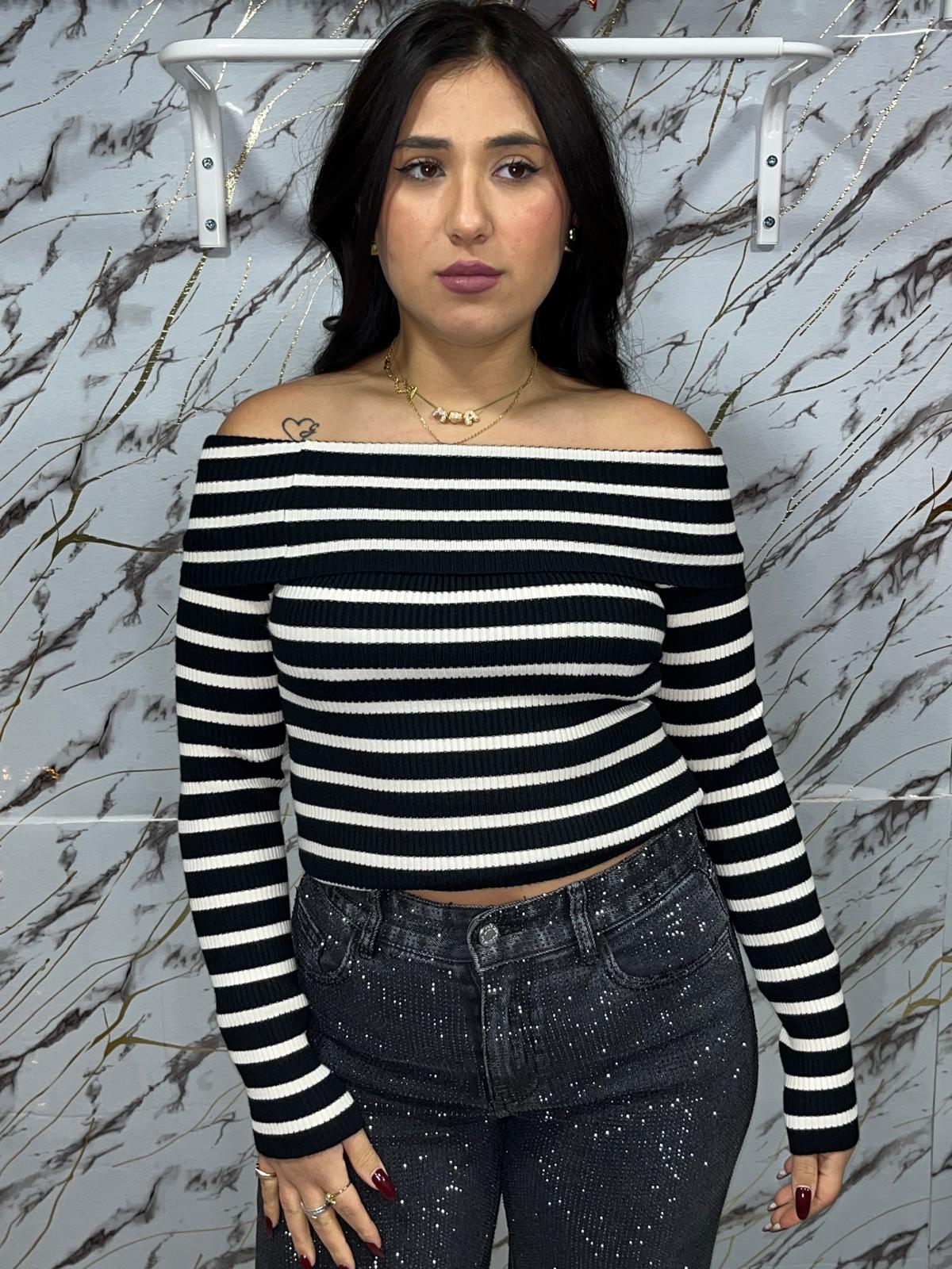 Maglione con scollo a barca