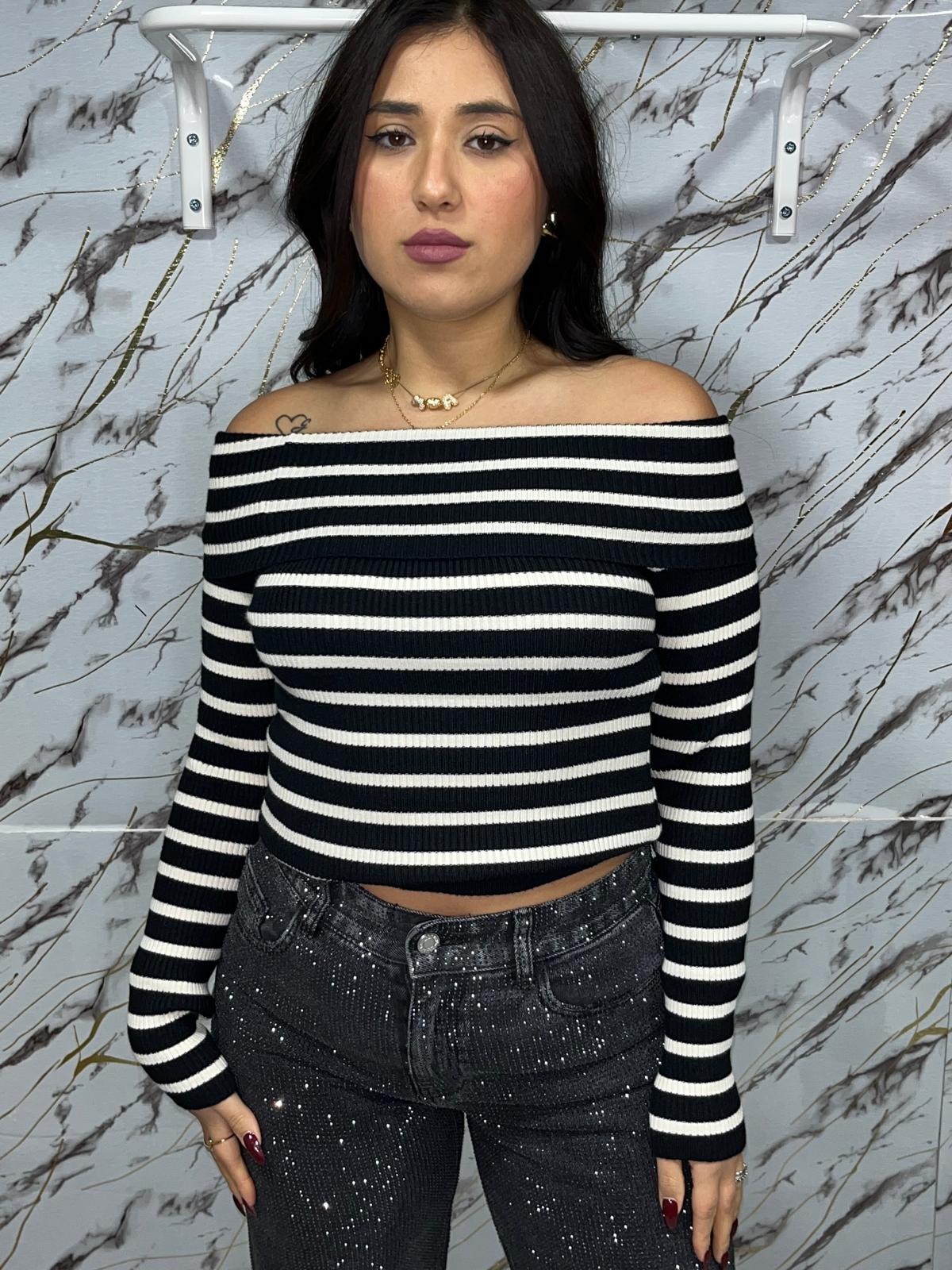 Maglione con scollo a barca