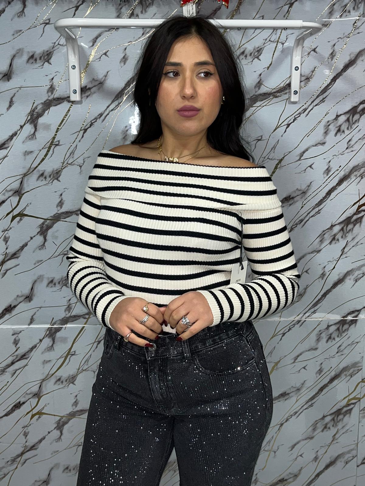 Maglione con scollo a barca