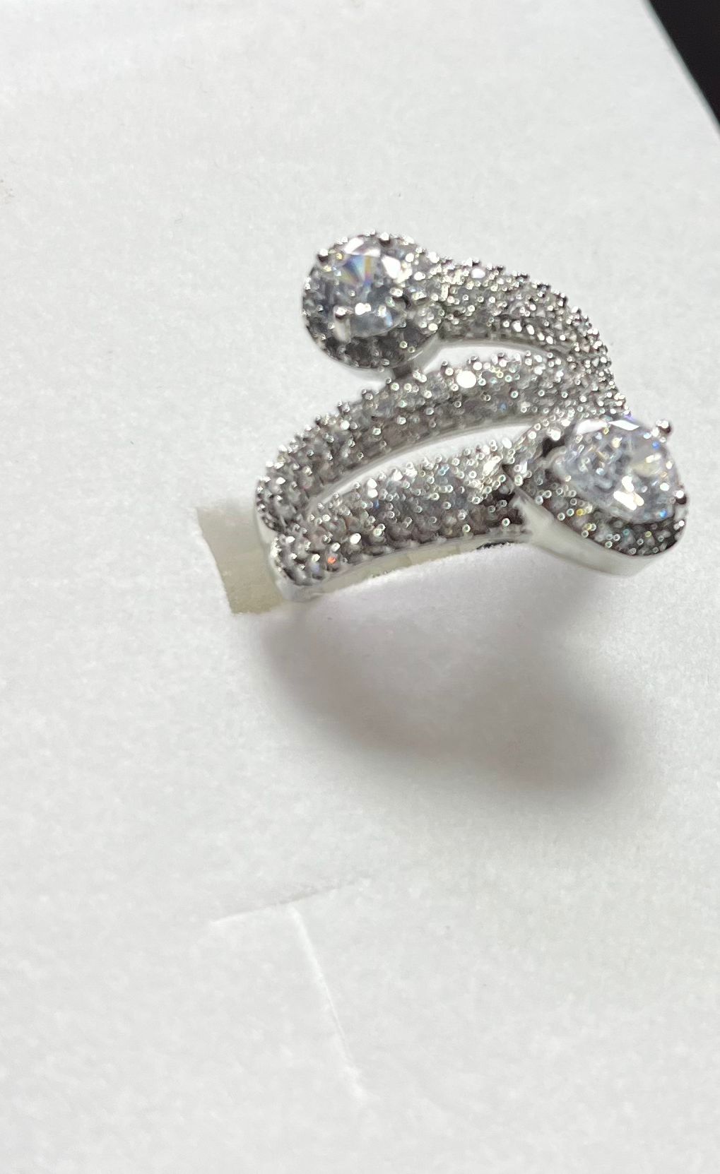 Anello intreccio regolabile