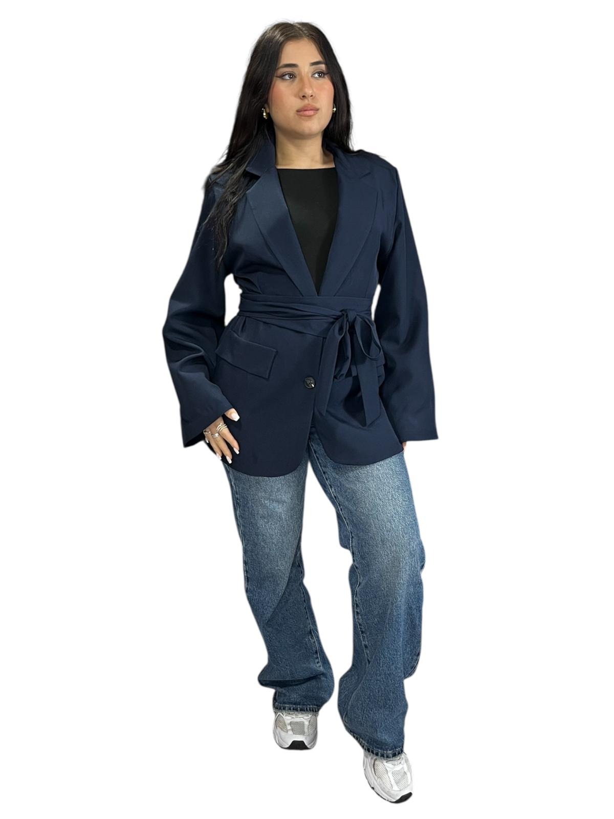 Blazer con cinturino foderato all'interno manica a campana