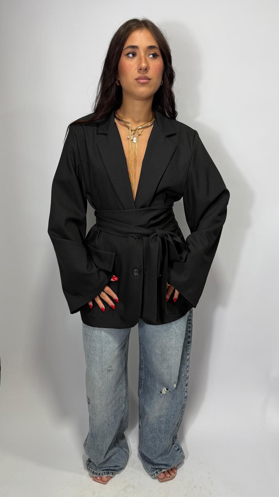 Blazer con cinturino foderato all'interno manica a campana